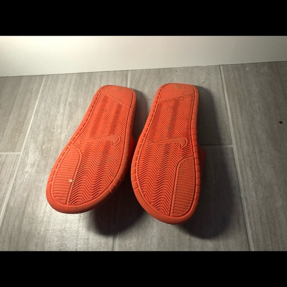 Nike Air Slides - Picture 2 of 3